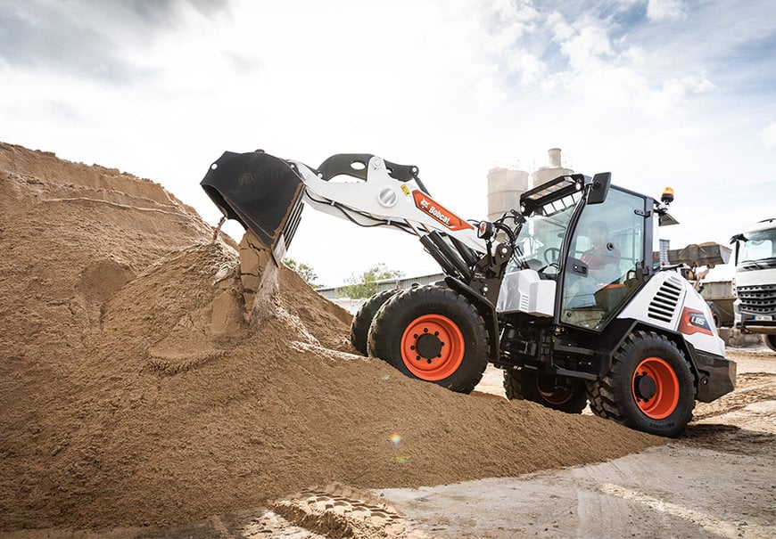 PRODUCTION DE LA PREMIÈRE CHARGEUSE COMPACTE SUR PNEUS BOBCAT
